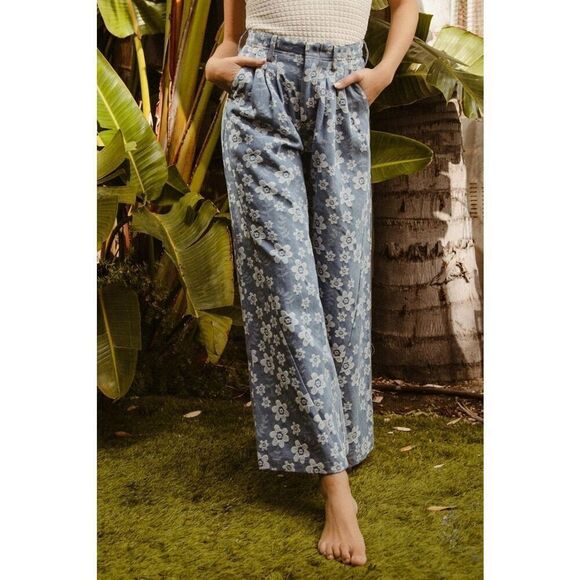 BiBi Floral Printed White Flower Texture Wide Leg Cropped Blue Jeans Sz Medium - Picture 6 of 11